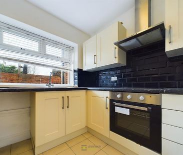 2 bedroom ground floor flat to rent - Photo 2