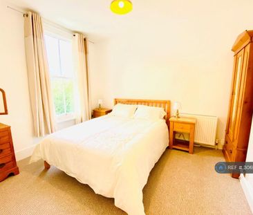3 bedroom maisonette to rent - Photo 3