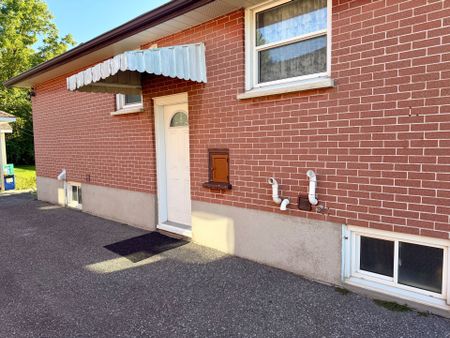 For Lease - 631 Crerar Avenue, Oshawa, Ontario - Photo 5