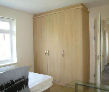 4 bedroom terraced house to rent - Photo 3