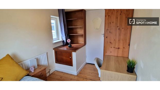 Room for rent in 6-bedroom apartment in Dublin - Photo 1