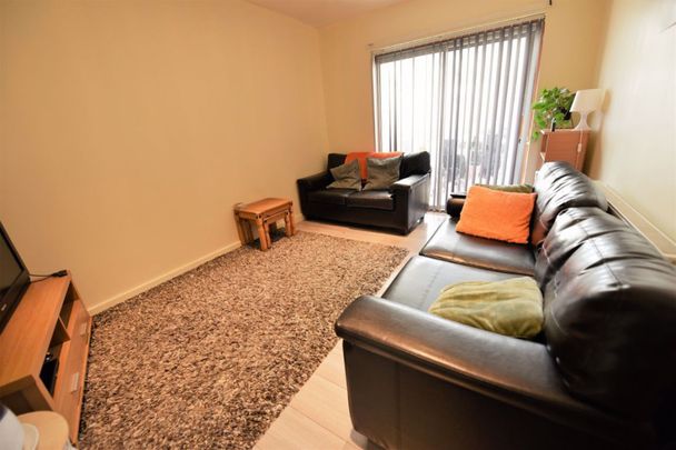 3 bedroom House in Eden Mount, Leeds - Photo 1