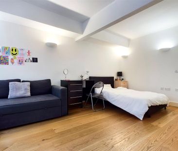 Studio to rent - Photo 2