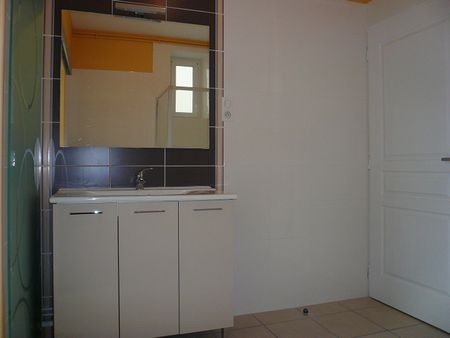 Location Appartement 3 pièces 81m² - Photo 4