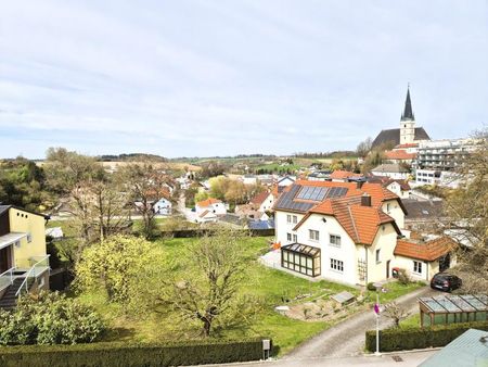Stadt Haag Zentrum! Sonnige 3-Zimmer-Wohnung mit Balkon und herrlicher Fernsicht, 73 m² WNFL, Küche möbliert, Tiefgaragenplatz! - Photo 5