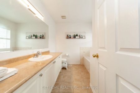 Detached Home For Lease | E9239530 - Photo 5