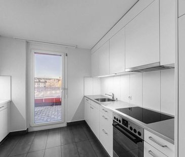 Living in a vibrant urban neighborhood - Photo 2