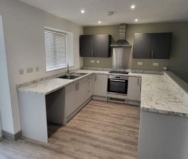 3 bedroom semi-detached house to rent - Photo 5