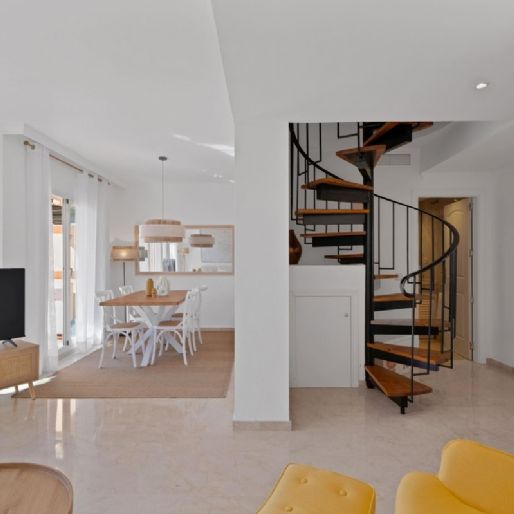 2 Bedroom Apartment For Rent in Marbella, Málaga - Photo 1