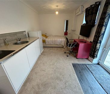 1 Bedroom Flat / Apartment - Botley Road, Park Gate - Photo 1