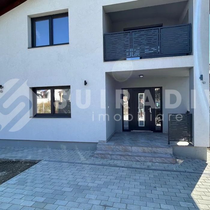 Casa de inchiriat cu 5 camere, 3 bai, curte in Dezmir - Fotografie 1