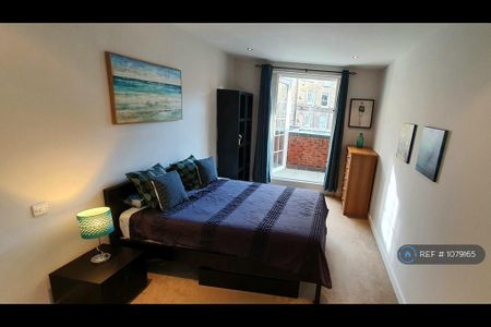 2 bedroom flat to rent - Photo 2