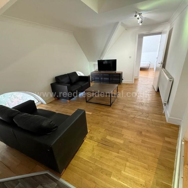 1 bedroom in a house share to rent - Photo 1