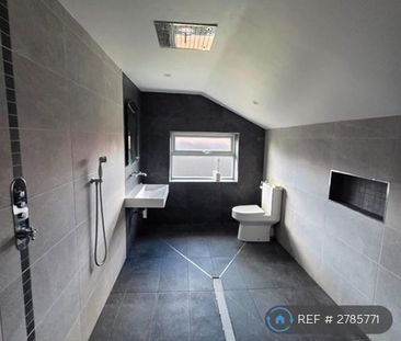 4 bedroom detached house to rent - Photo 4