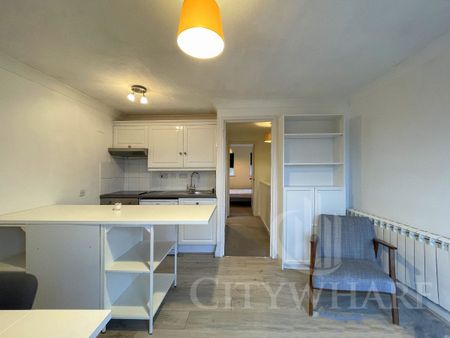 Falcon Way, London - Photo 2