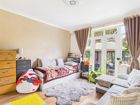 4 bedroom detached house to rent - Photo 3