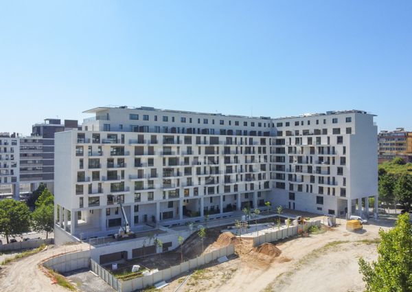 Apartamento T2 no Porto com varanda, garagem e arrumos