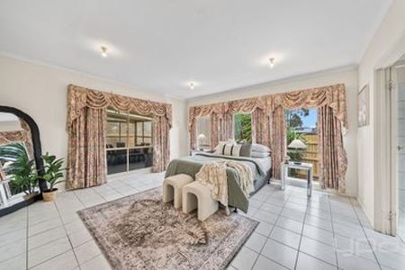 Spacious Family Home in Prime Hillside Location! - Photo 2