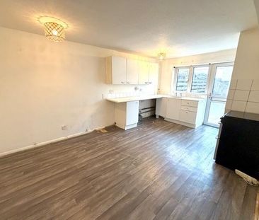 3 bedroom terraced house to rent - Photo 2