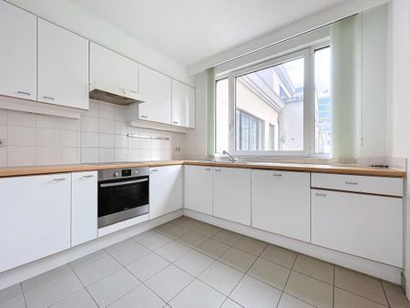 Botanique: Beautiful 2 bedroom apartment with terrace - Photo 2