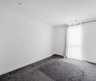 Slough, Berkshire, SL2 - Photo 2