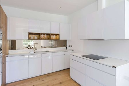 HMO approved. Offered Unfurnished and Furnished. A lovely three bed apartment on Gloucester Terrace, - Photo 4