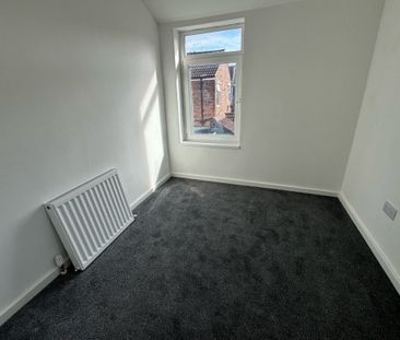 Chanterlands Avenue - Photo 2