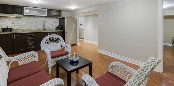 For Lease - 44 Richardson Drive, Aurora, Ontario - Photo 2