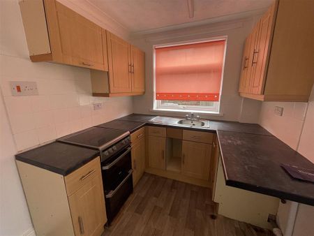 2 bedroom terraced house to rent - Photo 2