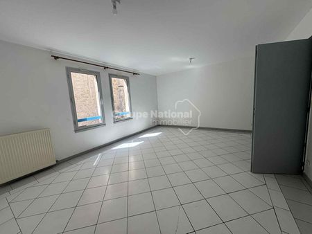 T3 AVEC PARKING EN CENTRE-VILLE, - Photo 2