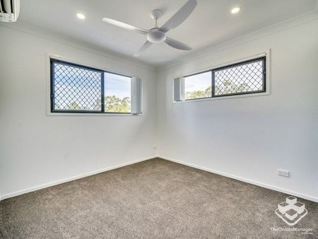 MODERN THREE BEDROOM TOWNHOUSE FOR RENT - Photo 4