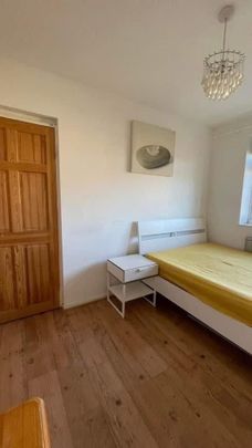 Room in a Shared House, Ellsworth Street, E2 - Photo 1