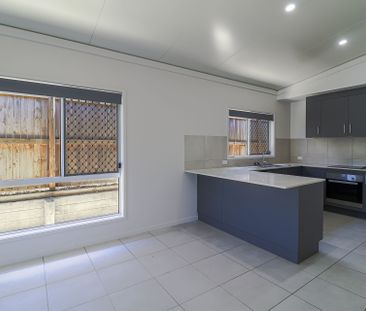 FAMILY HOME IN SOUGHT AFTER LOCATION - MOVE IN READY - Photo 4