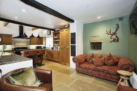 5 bedroom detached house to rent - Photo 2