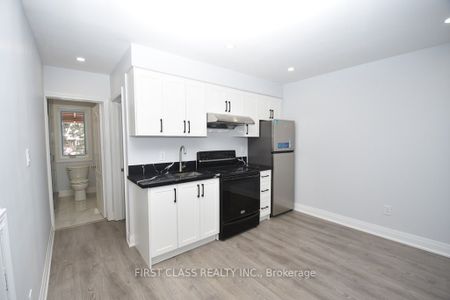 For Lease - 319 Senlac Road Unit# Front, Toronto, Ontario - Photo 5