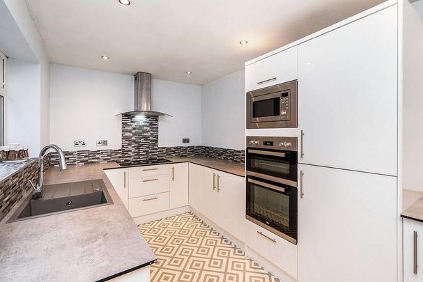 2 bedroom terraced house to rent - Photo 1