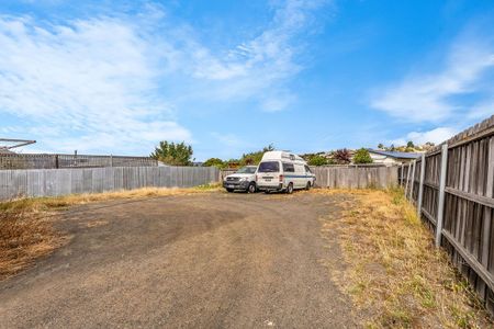 Very well presented 1 Bedroom Unit - Photo 2