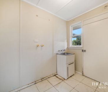 Modern Three Bedroom Home - Photo 5