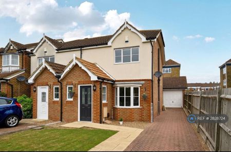 3 bedroom semi-detached house to rent - Photo 5