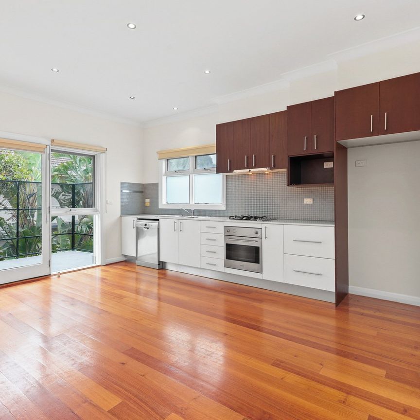 Boutique apartment in prime South Yarra location - Photo 1