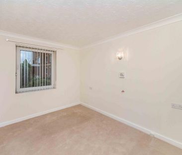 1 bedroom retirement property to rent - Photo 6