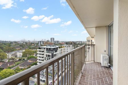 Gorgeous Two Bedroom Apartment with View - Photo 4