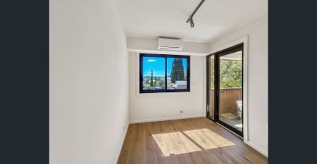 UPSTAIRS APARTMENT - Photo 5