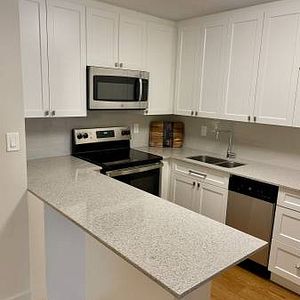 Quartz countertops, Social Room, Elevator - Photo 2