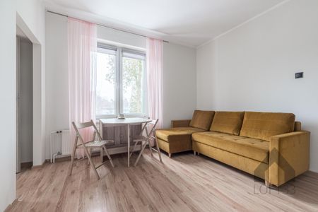 Wyposażone mieszkanie dwupokojowe na osiedlu Energetyków w Jaworznie do wynajęcia | Spacer 3D - Photo 2