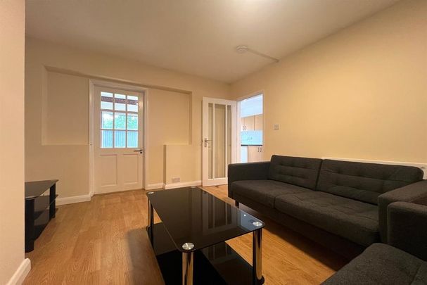 5 bedroom semi-detached house to rent - Photo 1