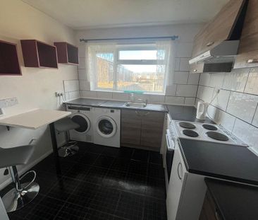 3 bedroom flat to rent - Photo 6