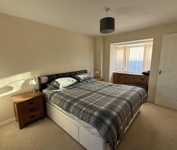 4 bedroom detached house to rent - Photo 2