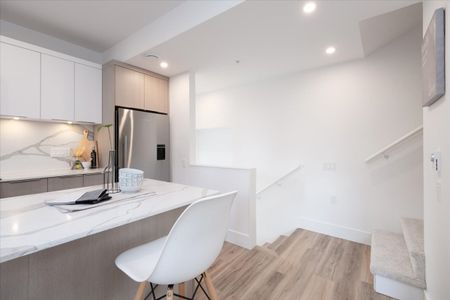Brand New 3 Bed Townhome In Grandview Woodland - Photo 3