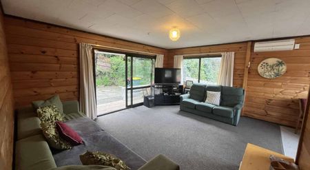 Three bed Lockwood home - Photo 5